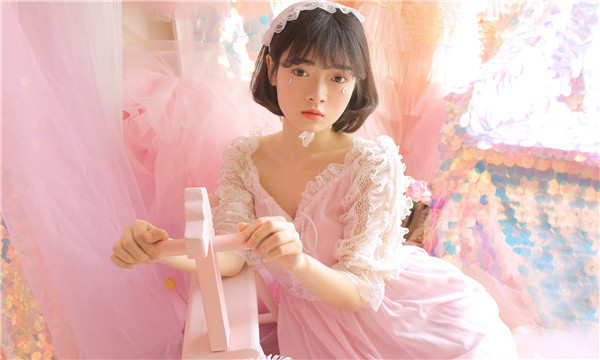 中原供卵试管代怀生子多少钱？这一直是很多不孕不育家庭关注的话题。在中国，不孕不育的发生率越来越高，根据《中国不孕不育现状调研报告》显示，育龄夫妇的不孕不育率从20年前的3%增长至现在的12.5%-18.2%，患者人数高达6000万以上。在这样的背景下，许多家庭通过供卵试管来实现自己的生育梦想。那么，供卵试管代怀生子的费用到底是多少呢？